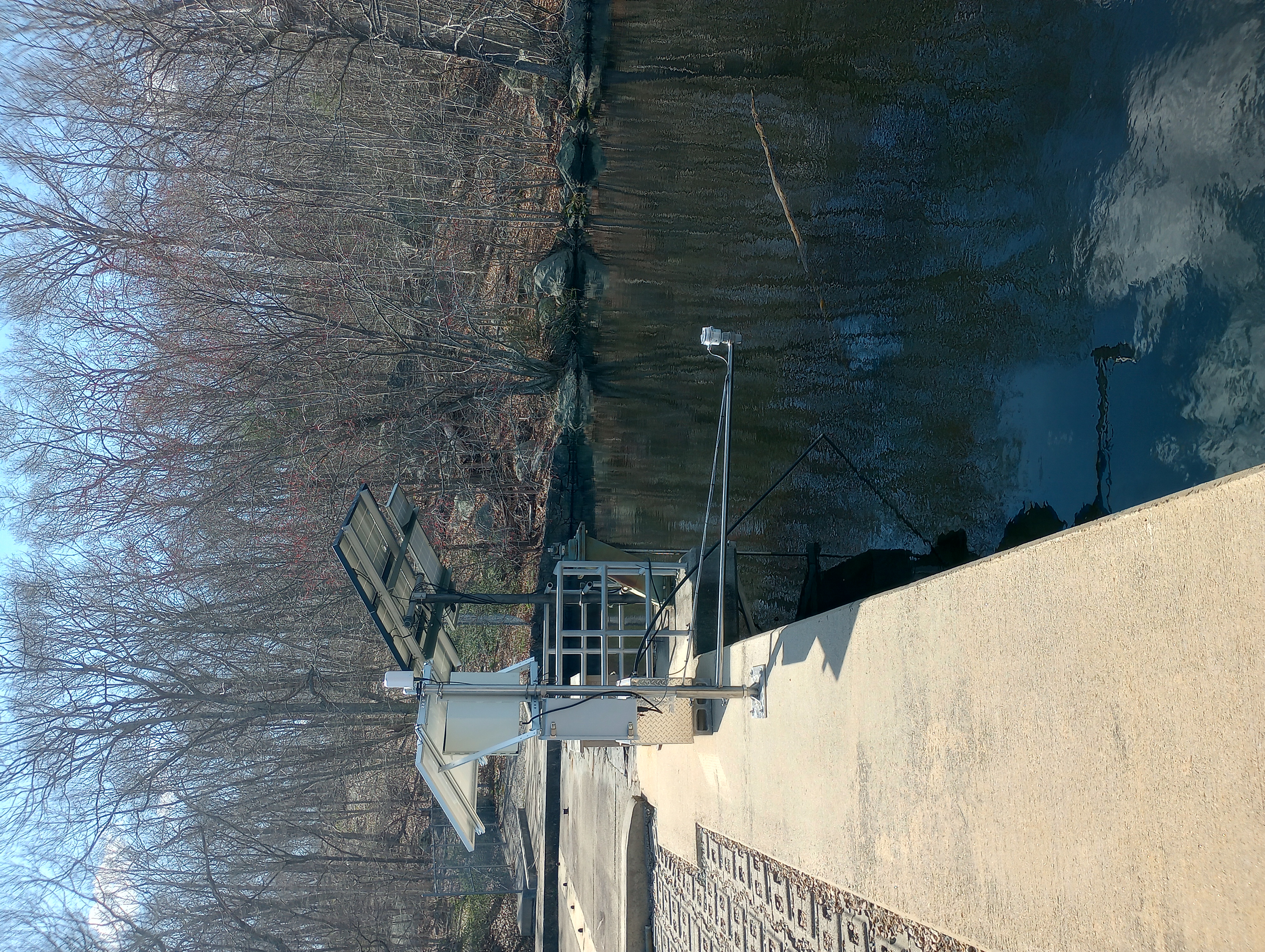 Reservoir monitoring installation